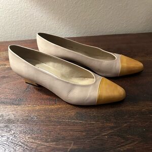 Vtg. Etienne Aigner Tan and Yellow Toe Block Heel women’s size‎ 9